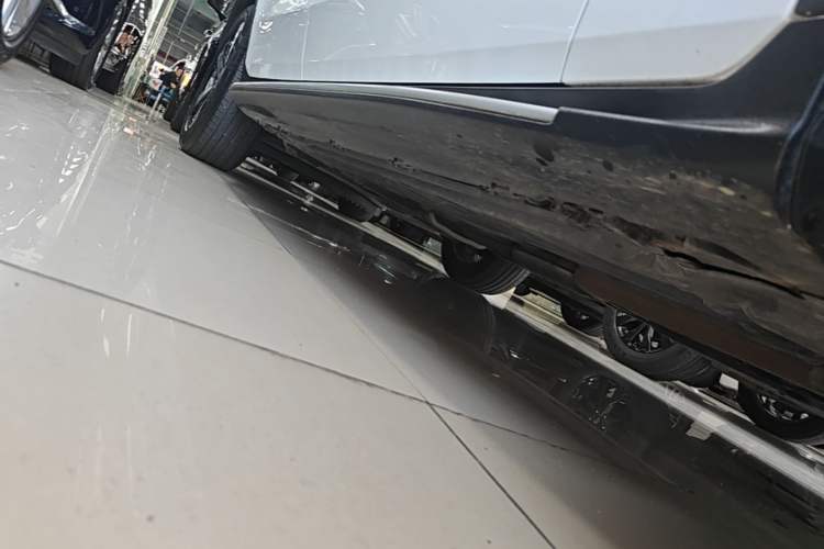 Used Mercedes-Benz GLC 2019 Facelift GLC 260 L 4MATIC Luxury Model Right Side Sill