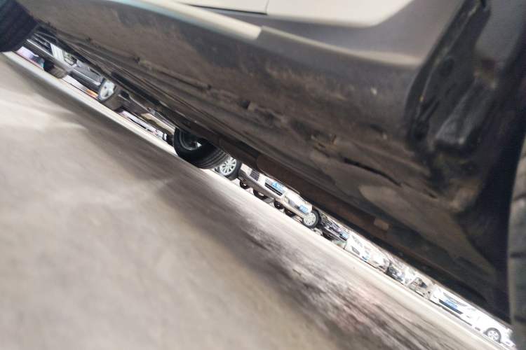 Used Mercedes-Benz GLC 2019 GLC 260 L 4MATIC Luxury Model Right Side Sill