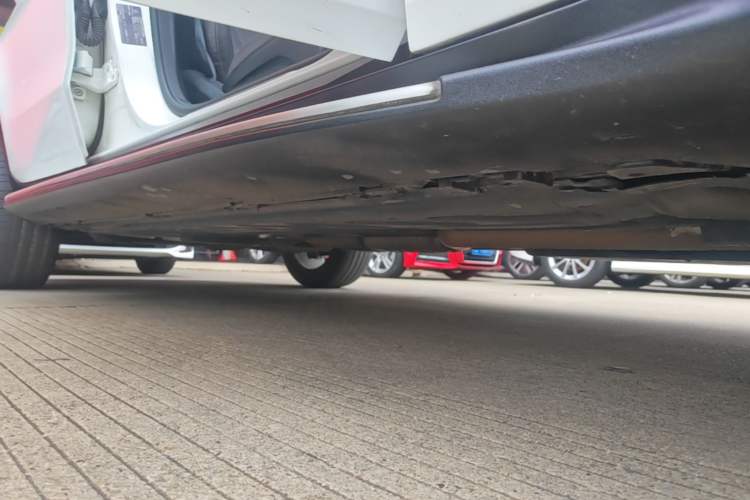 Used Mercedes-Benz GLC 2019 Facelift GLC 260 L 4MATIC Luxury Model Right Side Sill