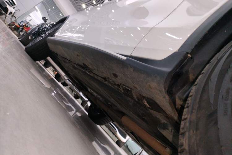 Used Mercedes-Benz GLC 2019 GLC 260 L 4MATIC Dynamic Model Right Side Sill