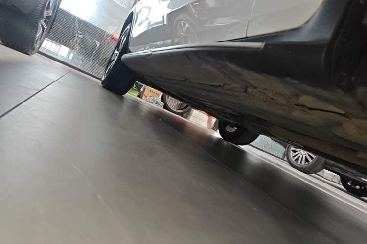 Used Mercedes-Benz GLC 2019 GLC 260 4MATIC Luxury Model Right Side Sill