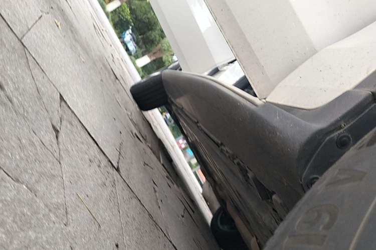 Used Mercedes-Benz GLC 2019 GLC 260 4MATIC Luxury Model Right Side Sill