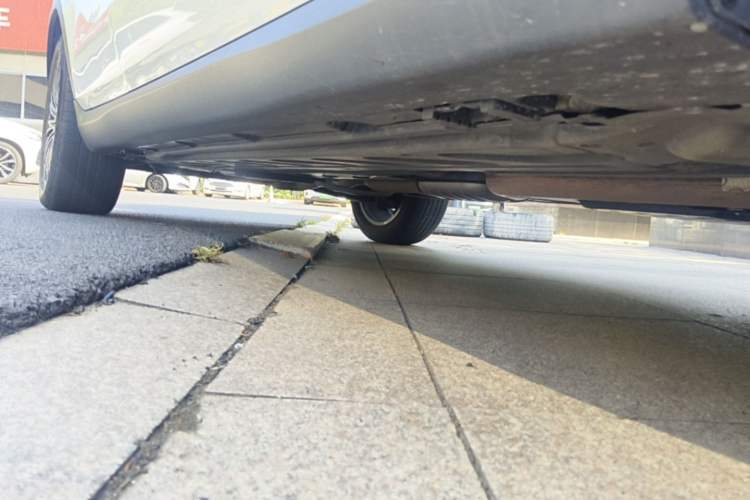 Used Mercedes-Benz GLC 2019 GLC 260 L 4MATIC Dynamic Model Right Side Sill