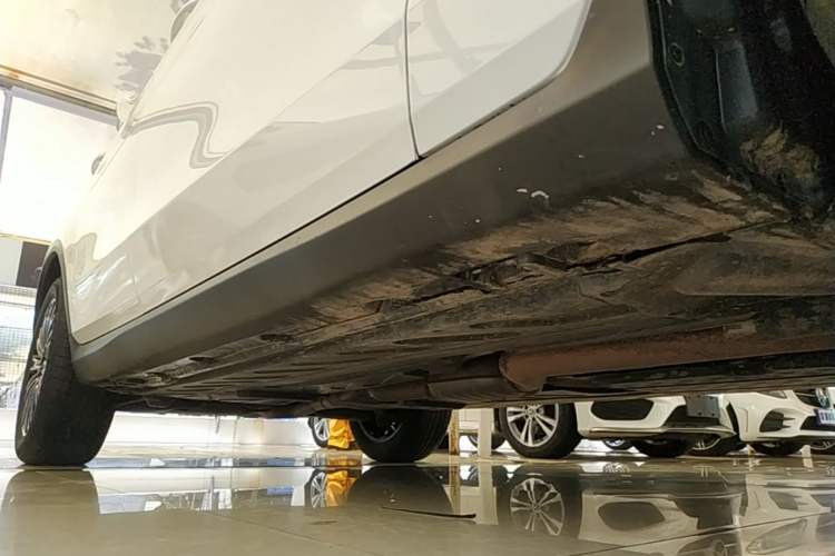 Used Mercedes-Benz GLC 2019 GLC 260 L 4MATIC Dynamic Model Right Side Sill