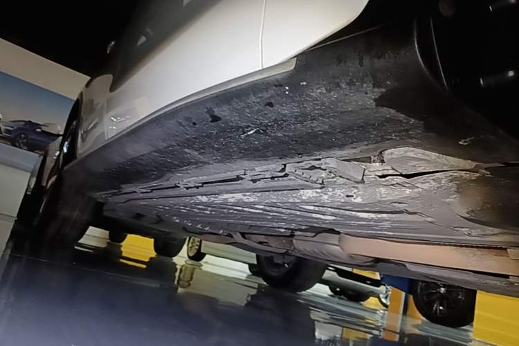 Used Mercedes-Benz GLC 2019 GLC 260 4MATIC Luxury Model Right Side Sill