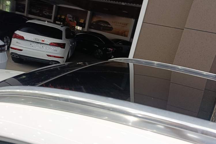 Used Mercedes-Benz GLC 2019 GLC 260 L 4MATIC Dynamic Model Roof