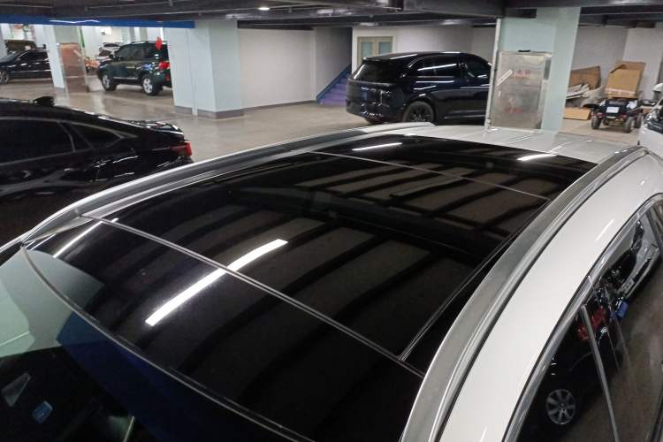 Used Mercedes-Benz GLC 2019 Facelift GLC 260 L 4MATIC Luxury Model Roof