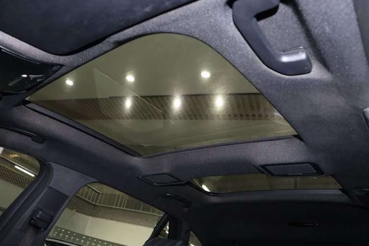 Used Mercedes-Benz GLC 2019 Facelift GLC 260 L 4MATIC Luxury Model Roof
