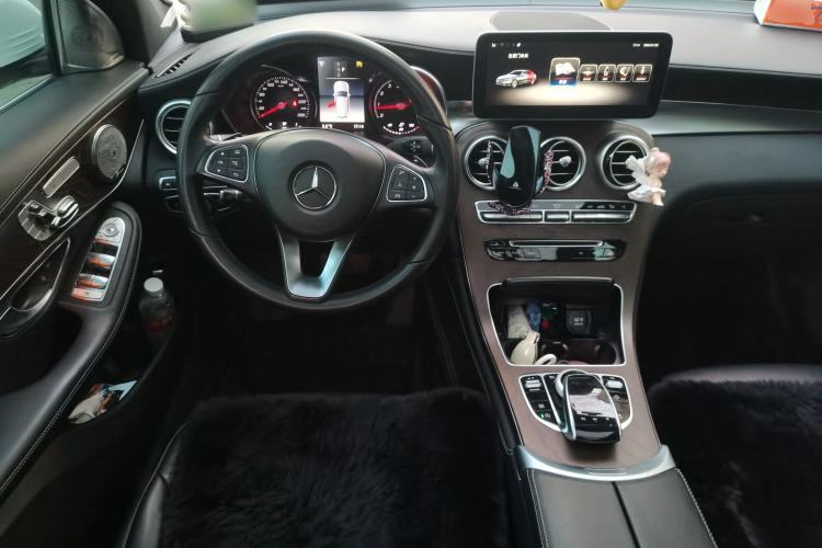 Used Mercedes-Benz GLC 2019 GLC 300 L 4MATIC Dynamic Model Steering Wheel