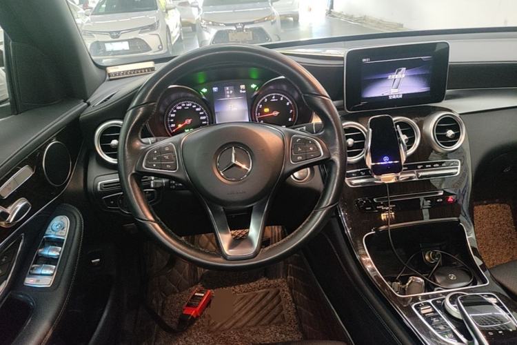 Used Mercedes-Benz GLC 2019 GLC 260 L 4MATIC Dynamic Model Steering Wheel