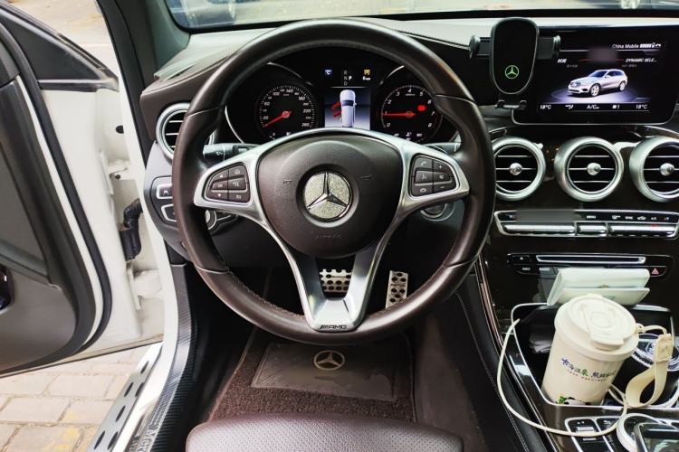 Used Mercedes-Benz GLC 2019 GLC 260 4MATIC Luxury Model Steering Wheel