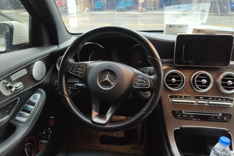 Used Mercedes-Benz GLC 2019 GLC 300 L 4MATIC Dynamic Model Steering Wheel