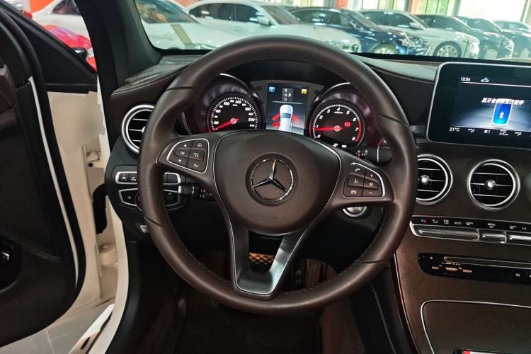 Used Mercedes-Benz GLC 2019 Refreshed GLC 300 L 4MATIC Dynamic Edition Steering Wheel