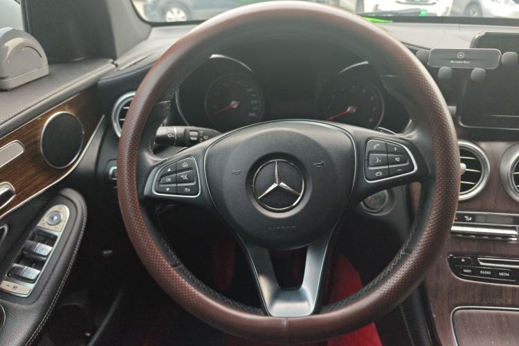Used Mercedes-Benz GLC 2019 GLC 260 4MATIC Luxury Model Steering Wheel