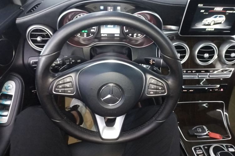 Used Mercedes-Benz GLC 2019 GLC 260 L 4MATIC Dynamic Model Steering Wheel