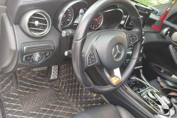 Used Mercedes-Benz GLC 2019 GLC 260 L 4MATIC Dynamic Model Steering Wheel