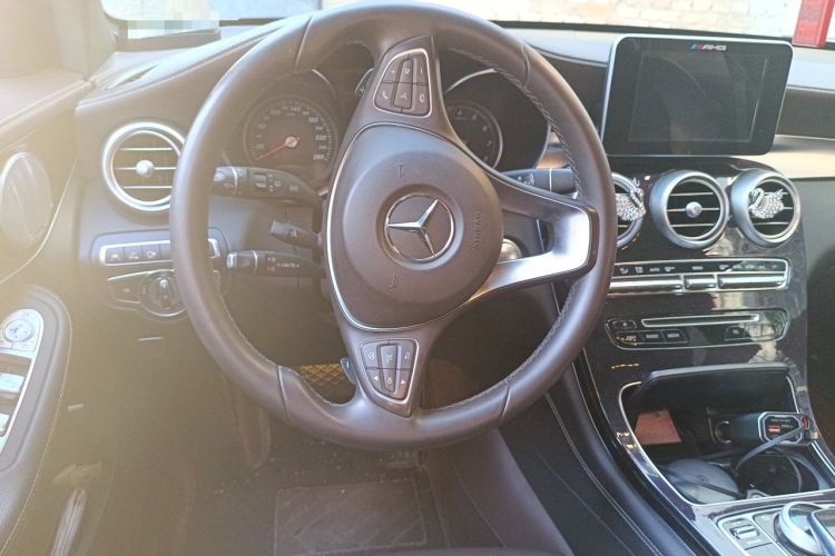 Used Mercedes-Benz GLC 2019 GLC 260 4MATIC Luxury Model Steering Wheel