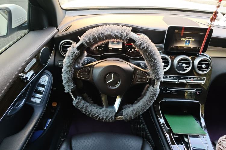 Used Mercedes-Benz GLC 2019 GLC 260 4MATIC Luxury Model Steering Wheel