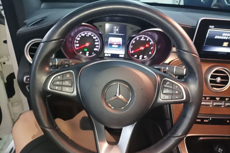Used Mercedes-Benz GLC 2019 GLC 300 L 4MATIC Dynamic Model Steering Wheel