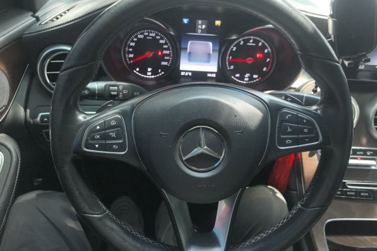 Used Mercedes-Benz GLC 2019 Refreshed GLC 300 L 4MATIC Dynamic Edition Steering Wheel