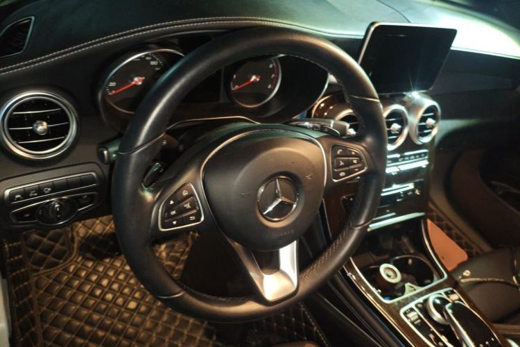 Used Mercedes-Benz GLC 2019 Facelift GLC 260 L 4MATIC Luxury Model Steering Wheel