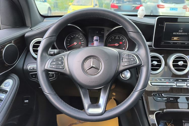 Used Mercedes-Benz GLC 2019 Facelift GLC 260 L 4MATIC Luxury Model Steering Wheel