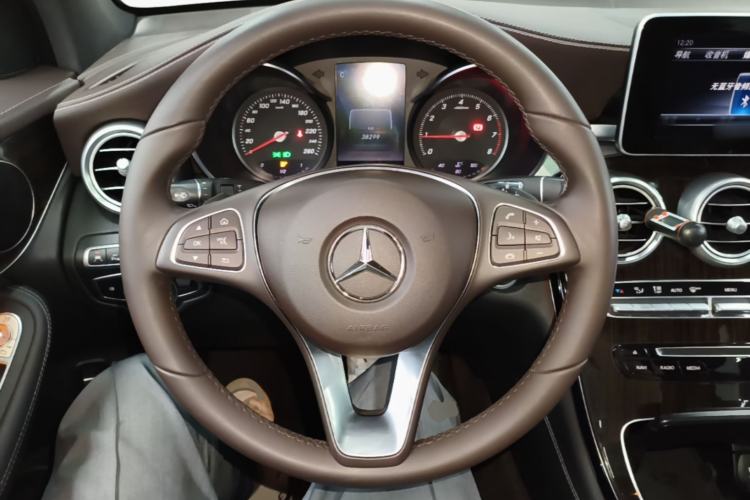 Used Mercedes-Benz GLC 2019 Facelift GLC 260 L 4MATIC Luxury Model Steering Wheel