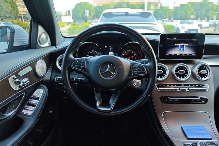 Used Mercedes-Benz GLC 2019 GLC 300 L 4MATIC Dynamic Model Steering Wheel