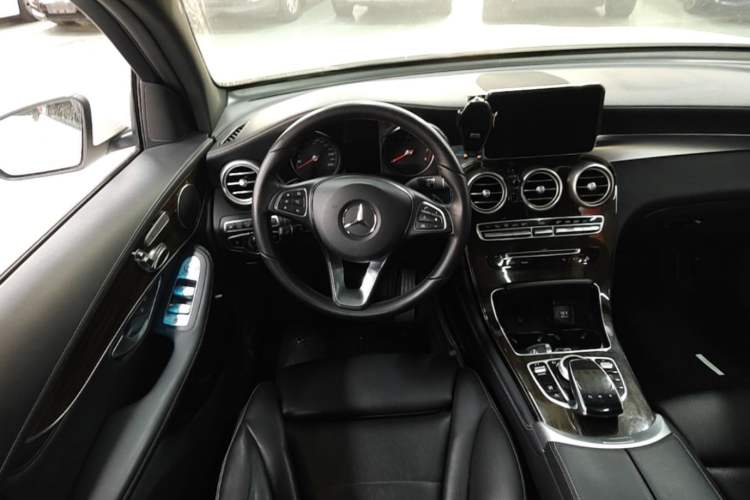 Used Mercedes-Benz GLC 2019 GLC 260 L 4MATIC Luxury Model Steering Wheel