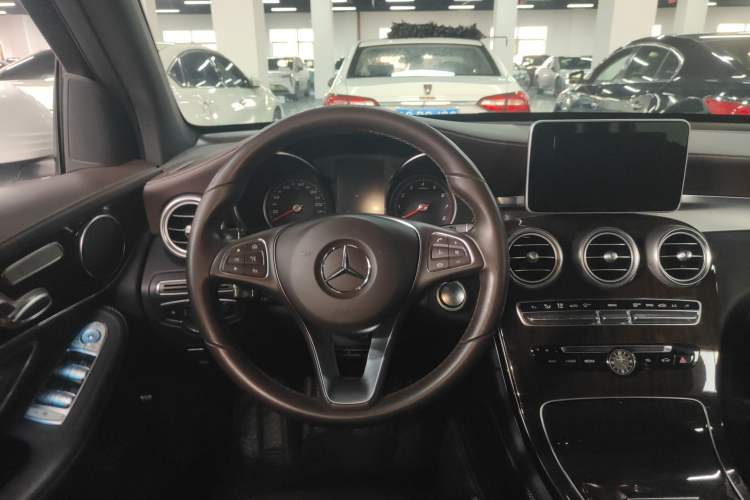 Used Mercedes-Benz GLC 2019 GLC 260 L 4MATIC Dynamic Model Steering Wheel
