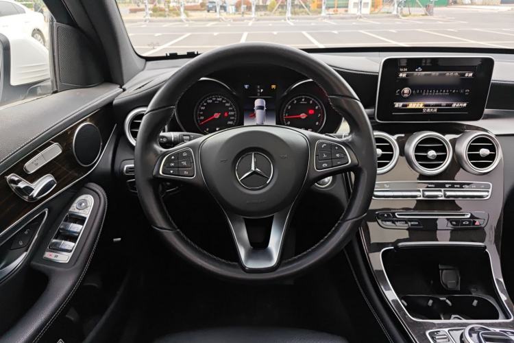 Used Mercedes-Benz GLC 2019 GLC 260 L 4MATIC Dynamic Model Steering Wheel