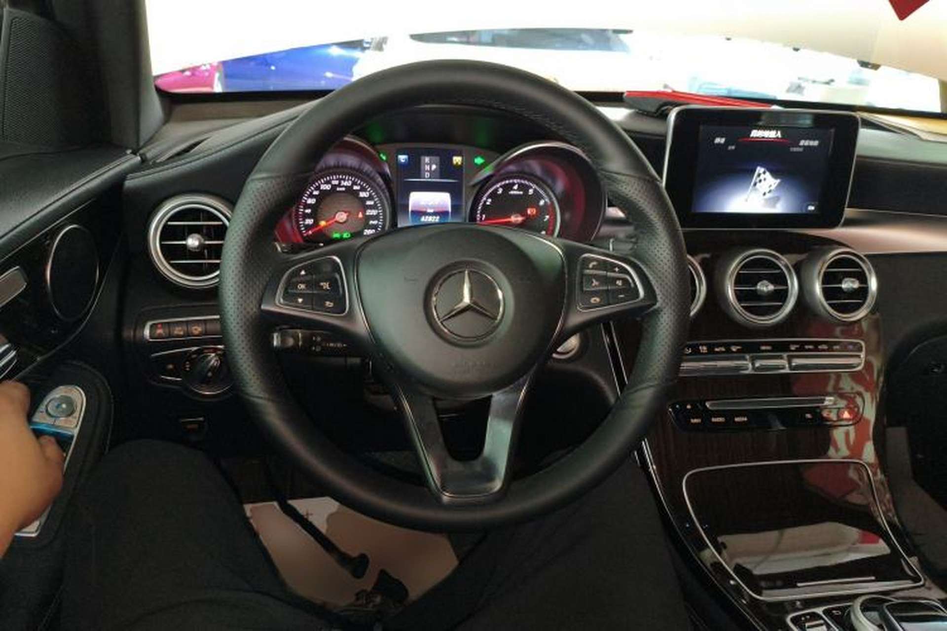 Used Mercedes-Benz GLC 2019 Facelift GLC 260 L 4MATIC Luxury Model Steering Wheel