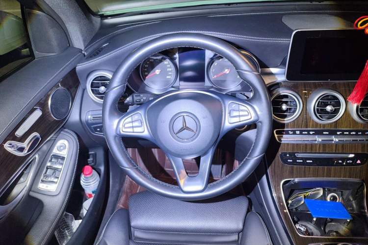 Used Mercedes-Benz GLC 2019 GLC 260 4MATIC Dynamic Edition Steering Wheel