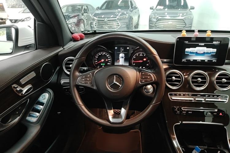 Used Mercedes-Benz GLC 2019 GLC 260 L 4MATIC Dynamic Model Steering Wheel