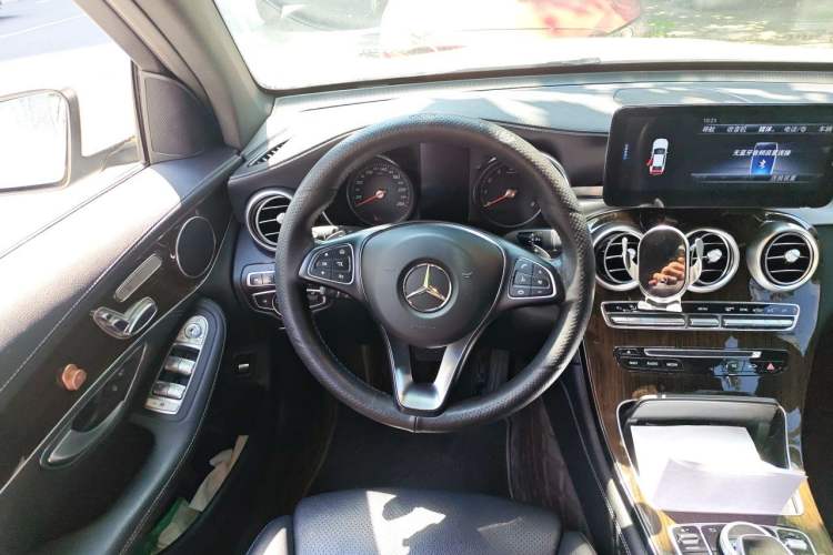 Used Mercedes-Benz GLC 2019 GLC 260 L 4MATIC Luxury Model Steering Wheel