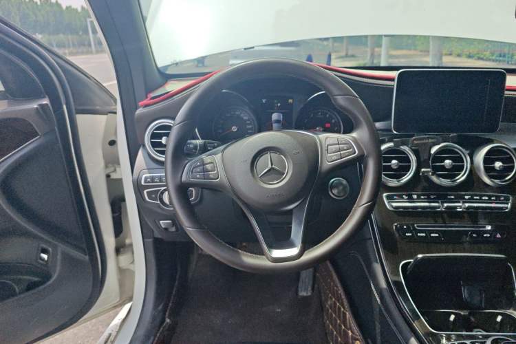 Used Mercedes-Benz GLC 2019 Facelift GLC 260 L 4MATIC Luxury Model Steering Wheel