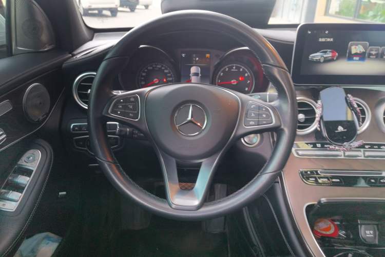 Used Mercedes-Benz GLC 2019 GLC 300 L 4MATIC Dynamic Model Steering Wheel
