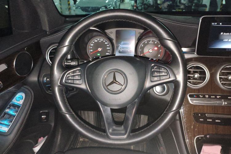 Used Mercedes-Benz GLC 2019 GLC 260 4MATIC Luxury Model Steering Wheel