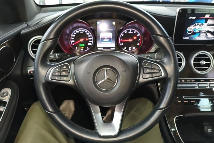 Used Mercedes-Benz GLC 2019 GLC 260 4MATIC Luxury Model Steering Wheel