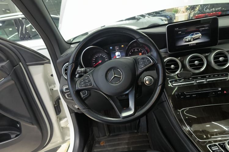 Used Mercedes-Benz GLC 2019 GLC 260 L 4MATIC Dynamic Model Steering Wheel