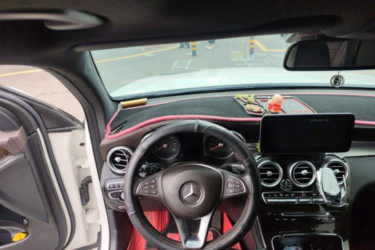 Used Mercedes-Benz GLC 2019 Facelift GLC 260 L 4MATIC Luxury Model Steering Wheel