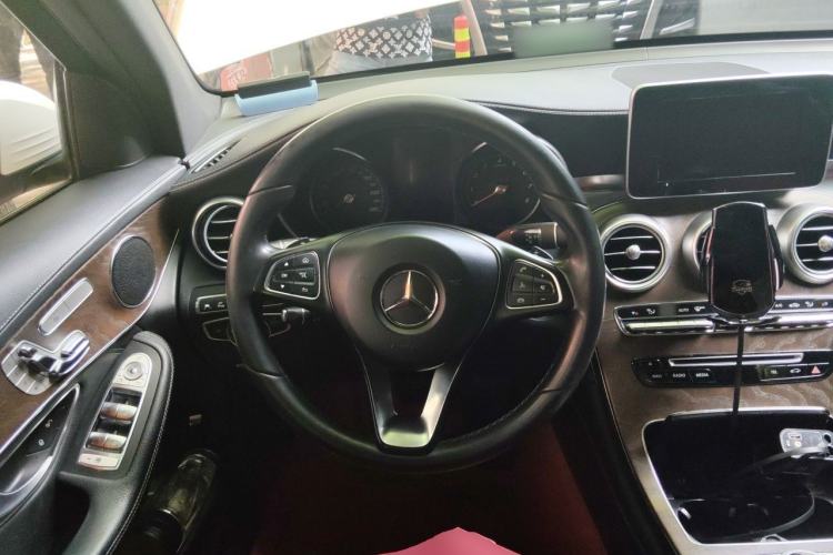 Used Mercedes-Benz GLC 2019 GLC 300 L 4MATIC Dynamic Model Steering Wheel