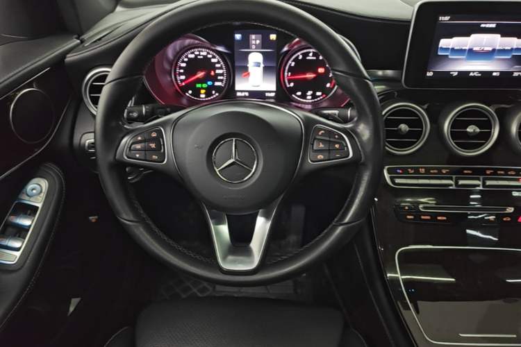 Used Mercedes-Benz GLC 2019 GLC 260 L 4MATIC Dynamic Model Steering Wheel