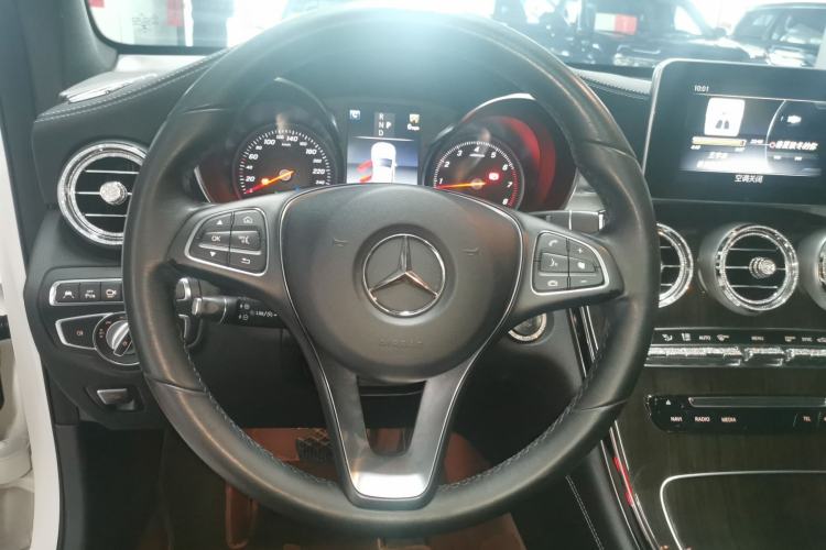 Used Mercedes-Benz GLC 2019 GLC 260 4MATIC Luxury Model Steering Wheel