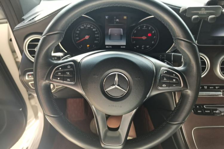 Used Mercedes-Benz GLC 2019 Refreshed GLC 300 L 4MATIC Dynamic Edition Steering Wheel