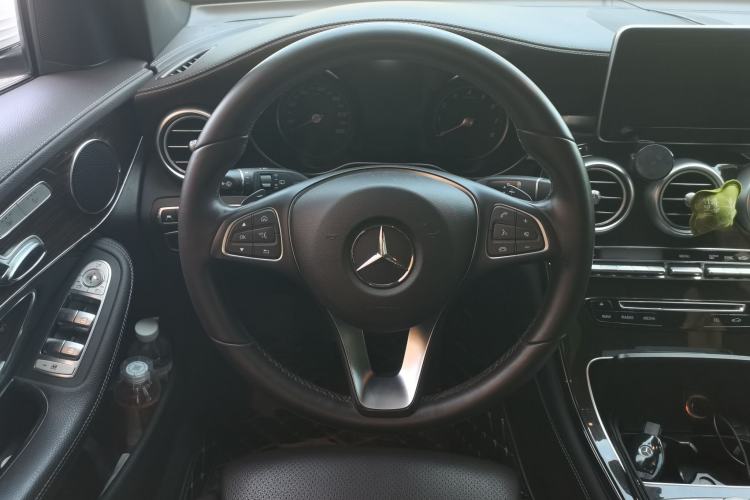 Used Mercedes-Benz GLC 2019 GLC 260 4MATIC Luxury Model Steering Wheel