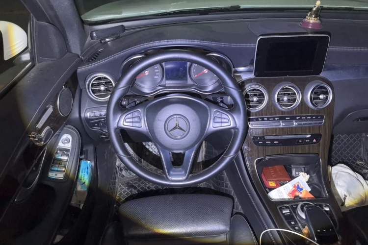 Used Mercedes-Benz GLC 2019 GLC 260 L 4MATIC Luxury Model Steering Wheel
