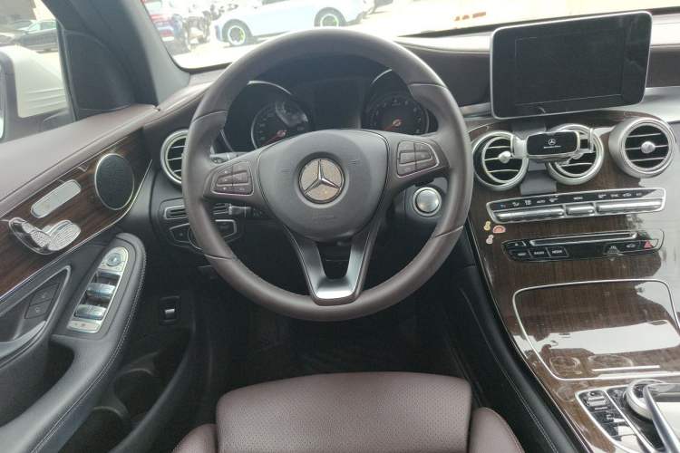 Used Mercedes-Benz GLC 2019 GLC 260 L 4MATIC Dynamic Model Steering Wheel