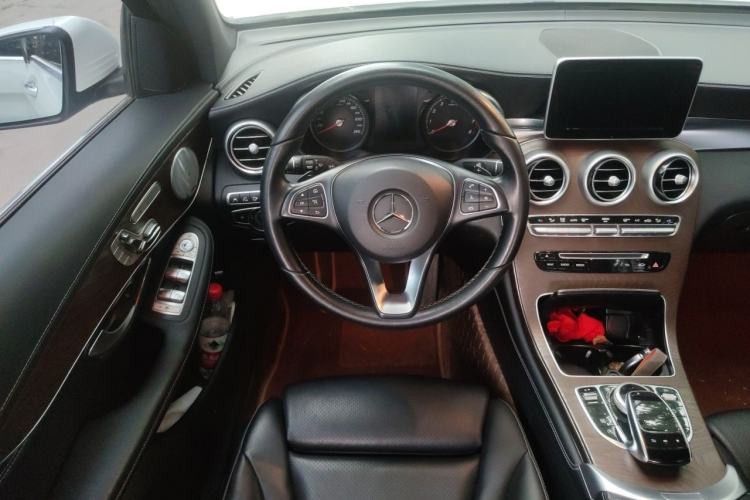 Used Mercedes-Benz GLC 2019 GLC 300 L 4MATIC Dynamic Model Steering Wheel