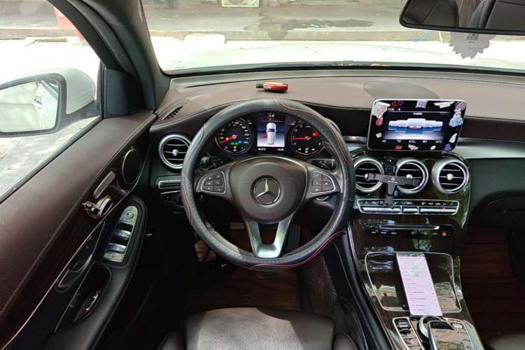 Used Mercedes-Benz GLC 2019 GLC 260 L 4MATIC Dynamic Model Steering Wheel